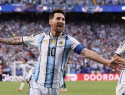 Messi Menggila di Laga Pembuka! Hat-trick Perdana di Piala Dunia Antar Argentina Bungkam Aljazair 3-0